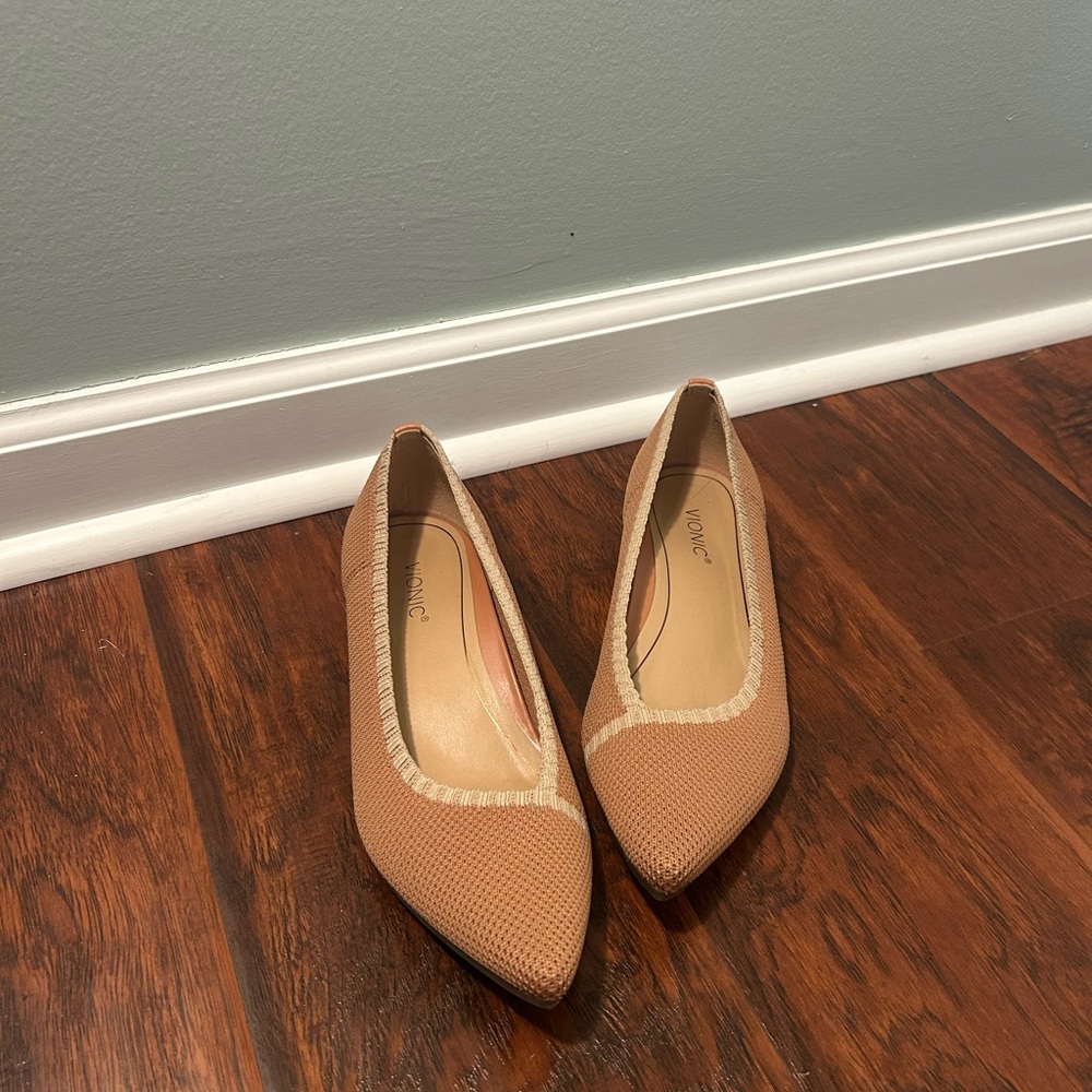 Vionic Tan Flats Sleek Minimalist Design
